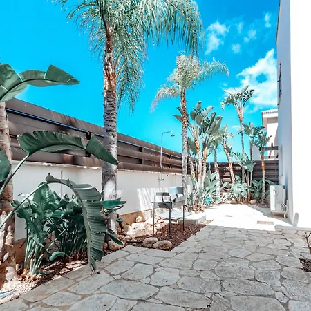 Wealthystays Sunset Villa, 3min Walk To Sea * Paralimni