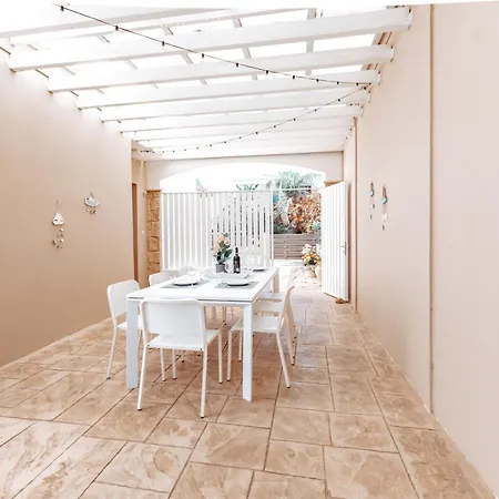 Wealthystays Sunset Villa, 3min Walk To Sea Paralimni